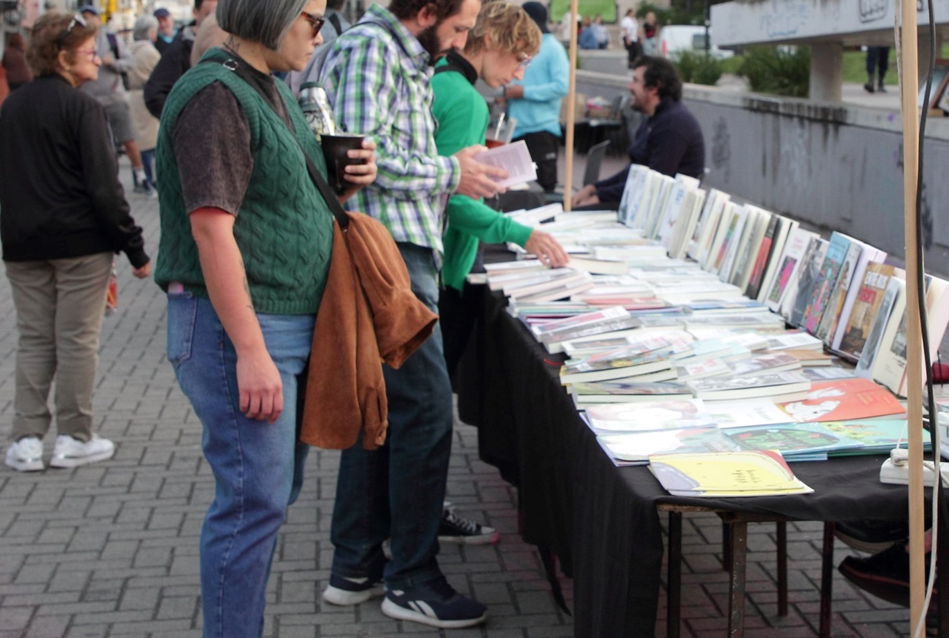 Mágica llega con libros y espectáculos a Villa Elisa